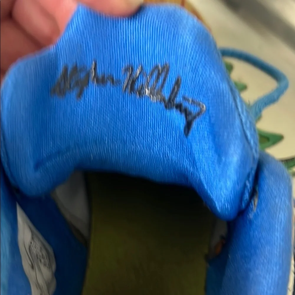 Kyrie Nike Spongebob Sneakers - Picture 3 of 5